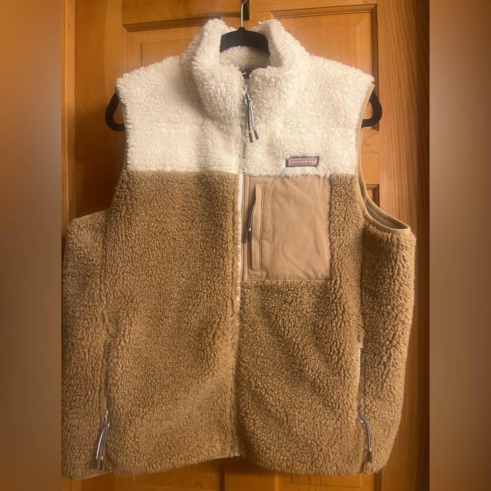 Vineyard Vines Super Shep Sherpa Vest in Officer Khaki XL